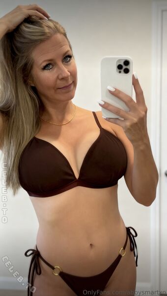 Abby Smart Nakenläckor OnlyFans Foto 9