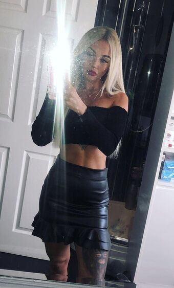 Abs B Nakenläckor OnlyFans Foto 3