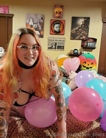 absinthe_deville Nakenläckor OnlyFans Foto 22