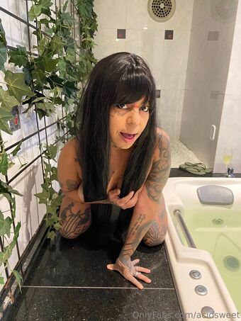acidsweet Nakenläckor OnlyFans Foto 2