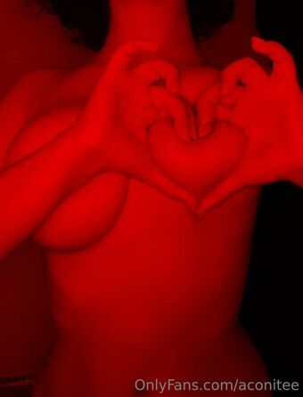 Aconite Nakenläckor OnlyFans Foto 28