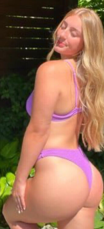 addyreeves Nakenläckor OnlyFans Foto 1