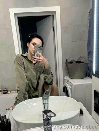 adelebee Nakenläckor OnlyFans Foto 4