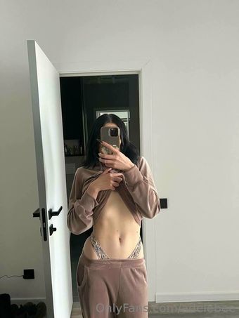 adelebee Nakenläckor OnlyFans Foto 9
