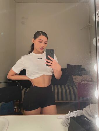 Aethyu Nakenläckor OnlyFans Foto 15