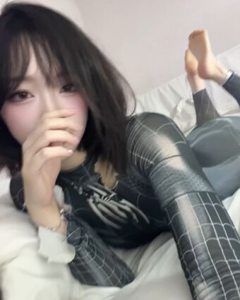 AHRI Nakenläckor OnlyFans Foto 8