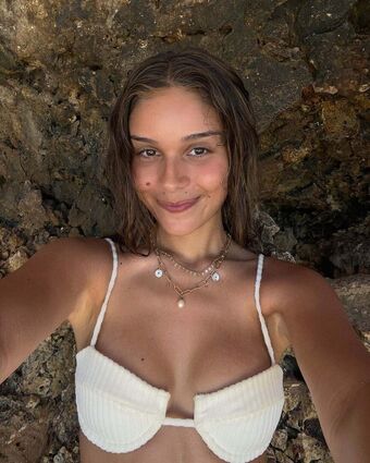 Aina Simon Nakenläckor OnlyFans Foto 3