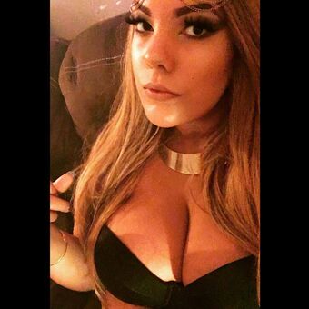 AlexisFoxx Nakenläckor OnlyFans Foto 1