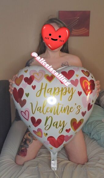 aliceiscalling Nakenläckor OnlyFans Foto 2