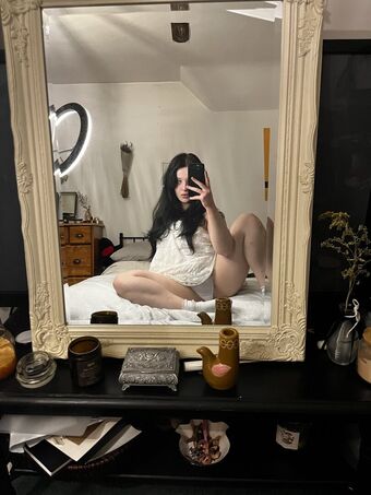 alildeathmoth Nakenläckor OnlyFans Foto 7