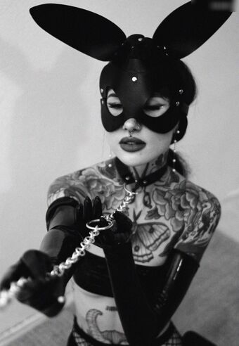 Alina Benson/Alinabnsn