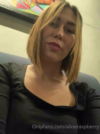 alineraspberry Nakenläckor OnlyFans Foto 3