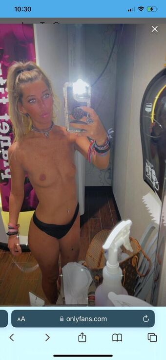 Ally Lyons Nakenläckor OnlyFans Foto 11