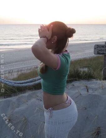 Almahalt Nakenläckor OnlyFans Foto 17