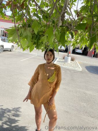 Aly Nova Nakenläckor OnlyFans Foto 4