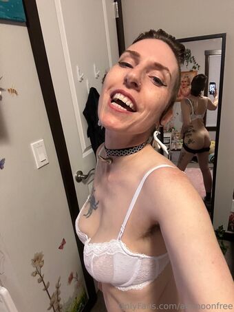 alymoonfree Nakenläckor OnlyFans Foto 34