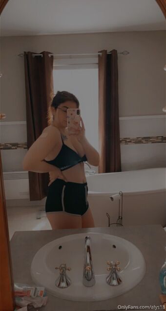 alys18 Nakenläckor OnlyFans Foto 8