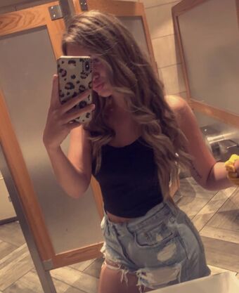 Alysa Abner Nakenläckor OnlyFans Foto 2
