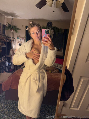 alyssagreen Nakenläckor OnlyFans Foto 51