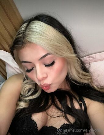 alyviolet Nakenläckor OnlyFans Foto 5