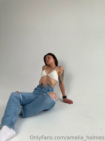 amelia_holmes