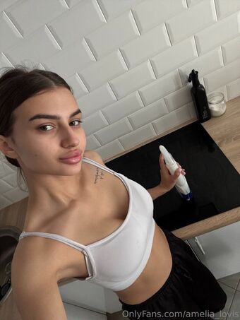 amelia_lovis