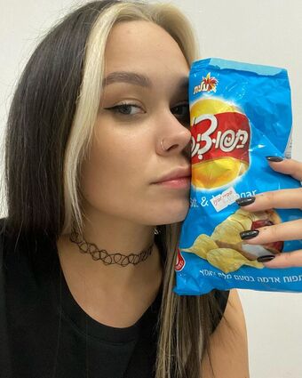 Ami Young Nakenläckor OnlyFans Foto 32
