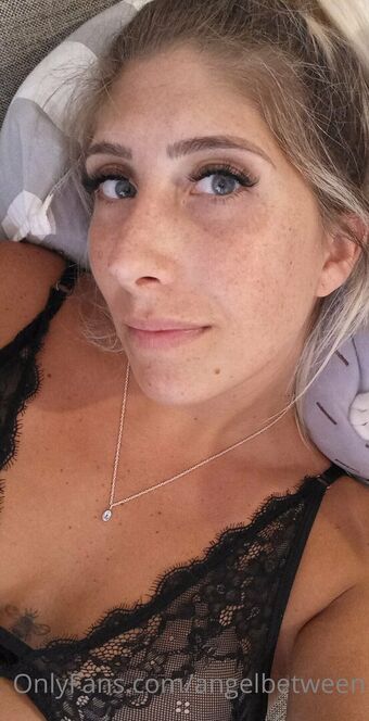angelbetween Nakenläckor OnlyFans Foto 11