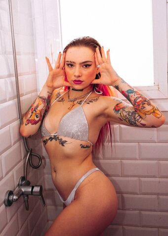 Angie Corine Nakenläckor OnlyFans Foto 12