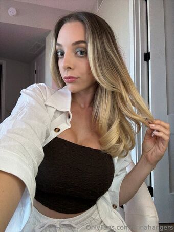 annahangers Nakenläckor OnlyFans Foto 35