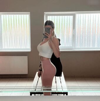 Annchenaugustine Nakenläckor OnlyFans Foto 16