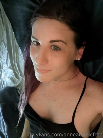 anneatomicfree Nakenläckor OnlyFans Foto 10