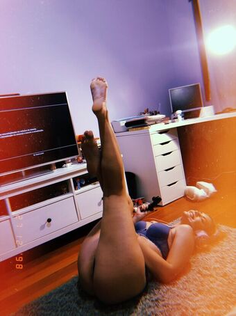 AnnieQueen Nakenläckor OnlyFans Foto 3