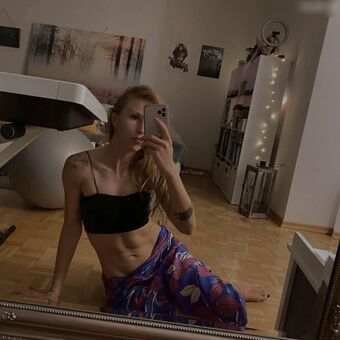 Apecast Nakenläckor OnlyFans Foto 1