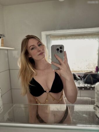 april | itsaprilfriend Nakenläckor OnlyFans Foto 7