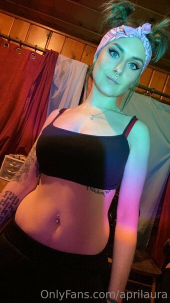 aprilaura Nakenläckor OnlyFans Foto 20