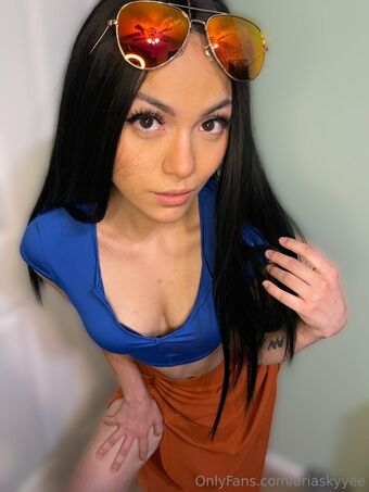 ariaskyyee Nakenläckor OnlyFans Foto 9