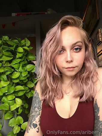 ariberry Nakenläckor OnlyFans Foto 4