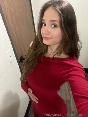 ariellesutton Nakenläckor OnlyFans Foto 12