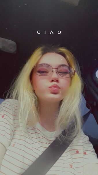 art1stdotz Nakenläckor OnlyFans Foto 4