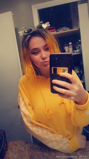 art1stdotz Nakenläckor OnlyFans Foto 14