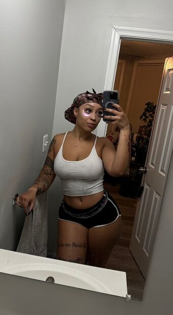 artless_space Nakenläckor OnlyFans Foto 3