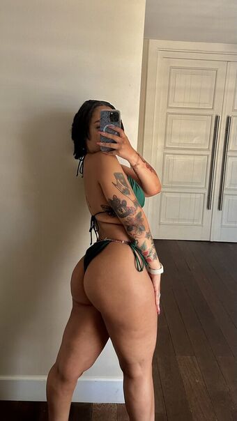 artless_space Nakenläckor OnlyFans Foto 6
