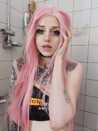 arueshalae Nakenläckor OnlyFans Foto 5