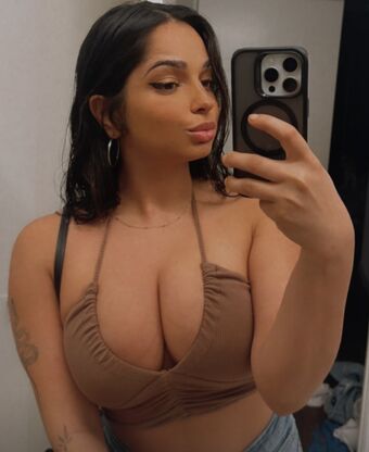 Arylooloo Nakenläckor OnlyFans Foto 12