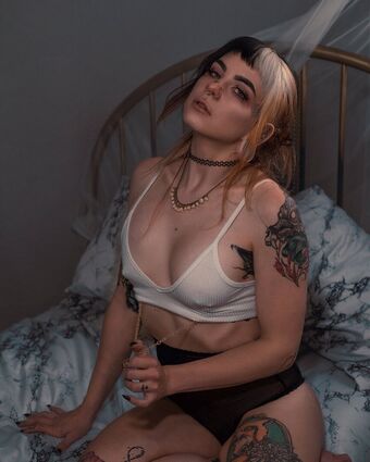 Ashesbardole Nakenläckor OnlyFans Foto 11
