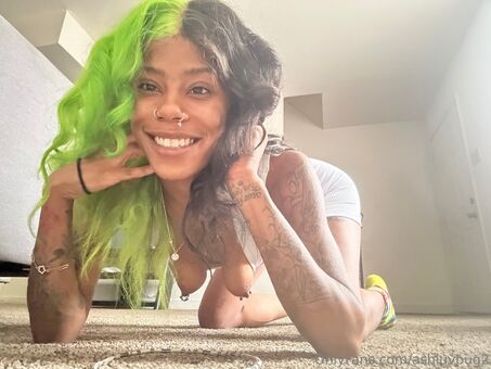 ashluvbug2 Nakenläckor OnlyFans Foto 9