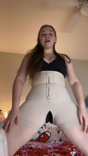 ASMRLia Nakenläckor OnlyFans Foto 144