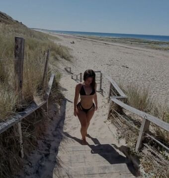 Astrid Guy Nakenläckor OnlyFans Foto 14