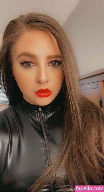 ava_hadley